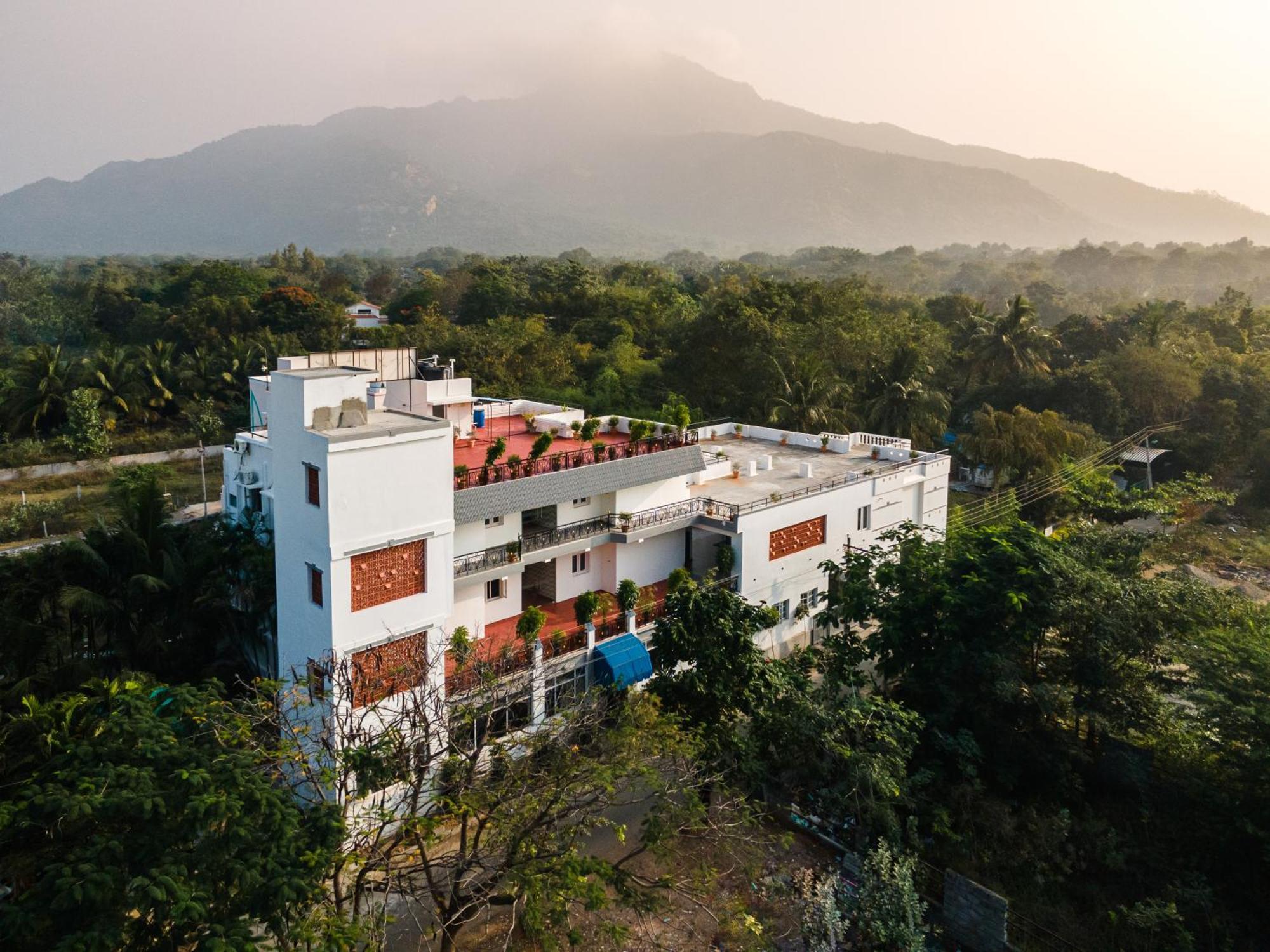 Ashreya Suites Tiruvannamalai Bagian luar foto