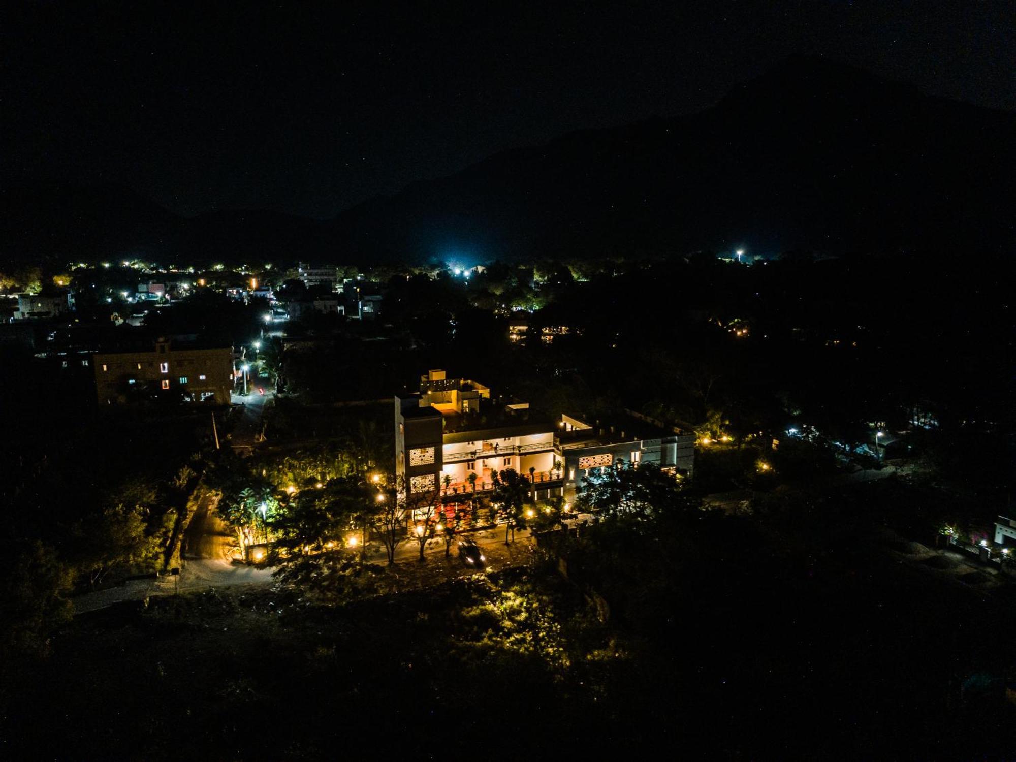 Ashreya Suites Tiruvannamalai Bagian luar foto